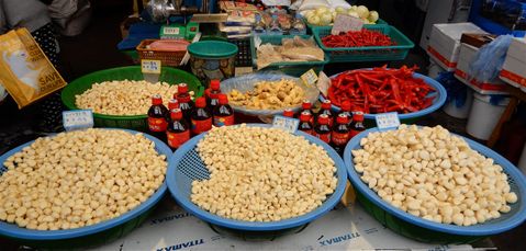 Garlic cloves are sold in markets in huge quantities