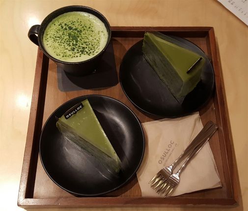 Green tea latte and green tea cake.