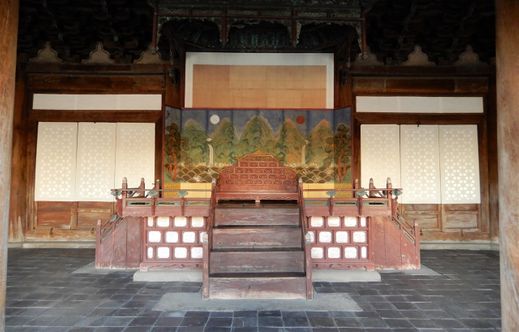 The king's throne, in Myeongjeong-jeon Hall.