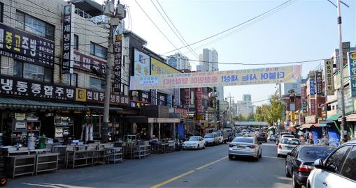 Hwanghak-dong Market (Majang-ro street).