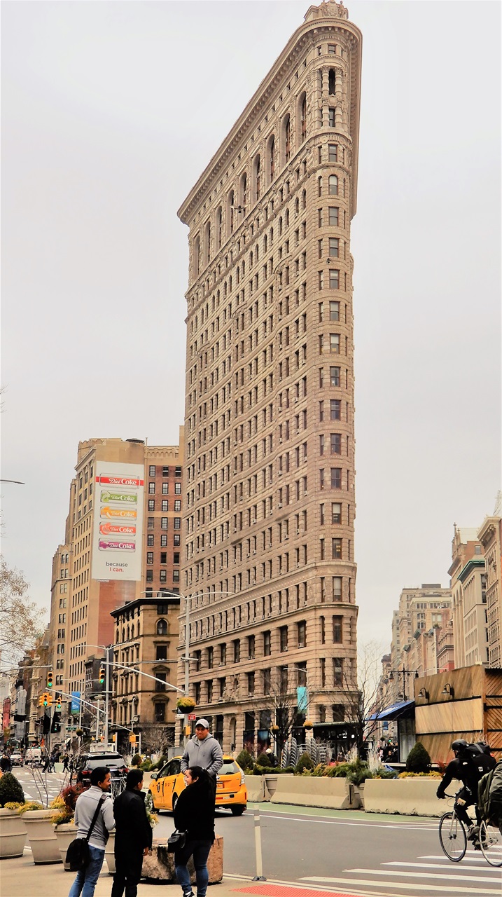 Manhattan's most distinctive triangular building: the Flatiron Building.