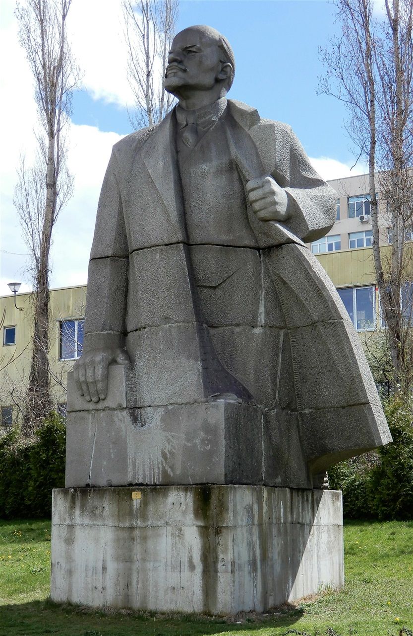 The Lenin statue, which removed from its position at the Largo, today stands at the Museum of Socialistic Art.