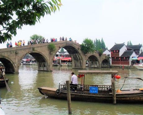 Fangsheng Bridge.