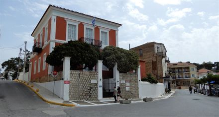 The house where Konstantinos Tsiklitiras was born. It houses the collection of the French Grecophyle (Philhellene) René Puaux.