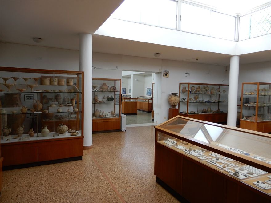 One of the three rooms of the Archeological Museum of Chora.