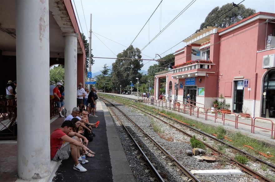 ‘Pompei Scavi - Villa dei Misteri’ train station.