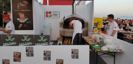 One of the 50 pizzaioli baking pizza in real wood-fired oven, in 8th Napoli PIzza Village.