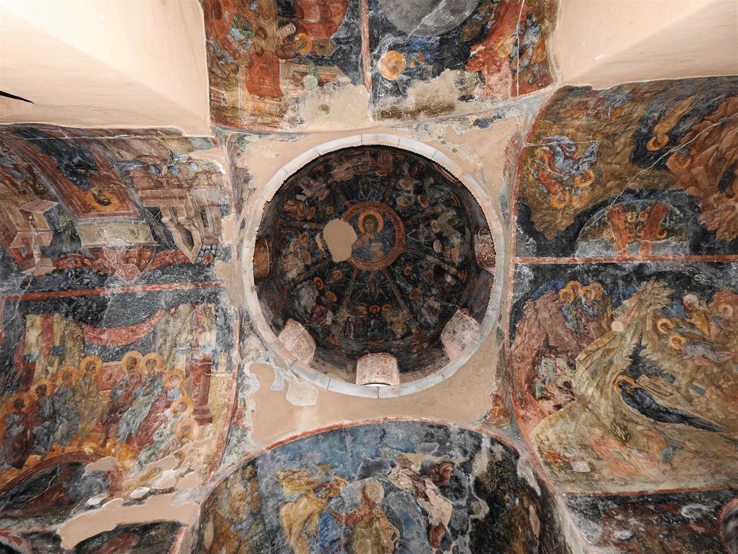 The frescos of the dome at the Peribleptos monastery!