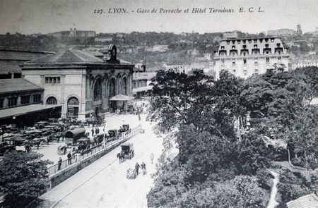 Gare de Perrach.  A card postal, c.1900.
