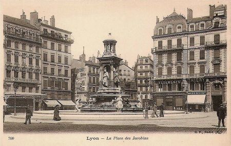 The Place des Jacobins, near 1900. In the background, the first buildings of the rue Mercière, demolished when the southern part was redeveloped.