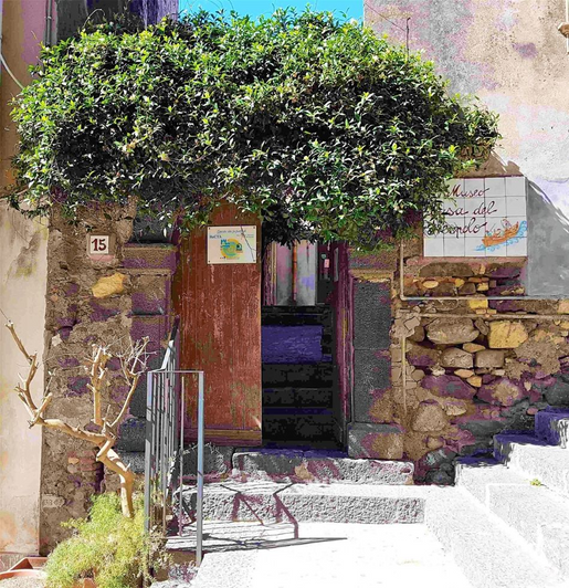 The Entrance to Casa del Nespolo at No15 of Via Arciprete Salvatore de Maria.