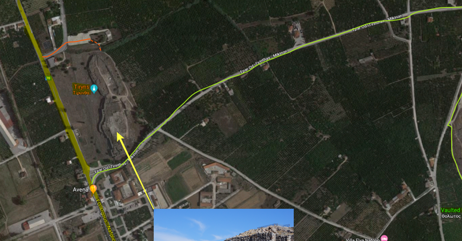 The red line shows the entrance to the Archeological site of Ancient Tyrins. The green line shows the road to the Mycenean vaulted tomb of the area.