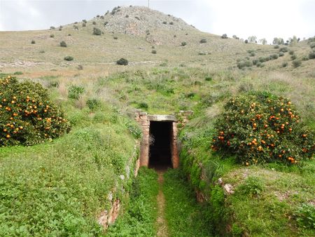 The tomb dromos and entrance.