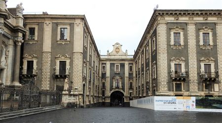 Porta Uzeda. On the right is Palazzo dei Chierici and on the left Palazzo del Seminario dei Chierici.