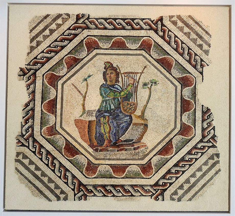 Mosaic depicting Orfeus.