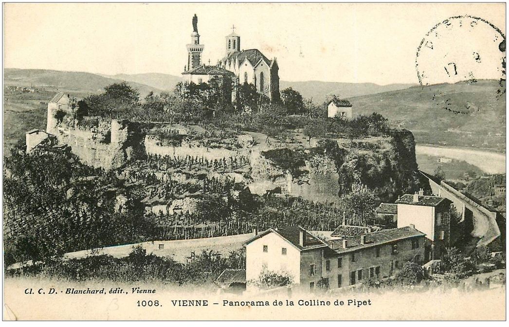 The Pipet Hill depicted on a (late 19th/early 20th century) postcard.