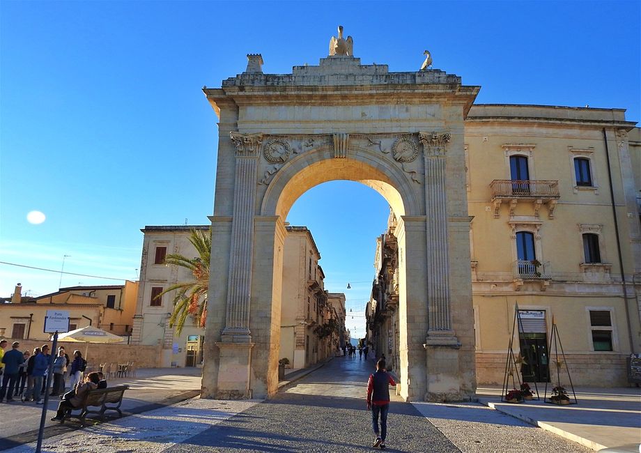 Porta Reale, the entrance to Corso Vittorio Emanuele.
