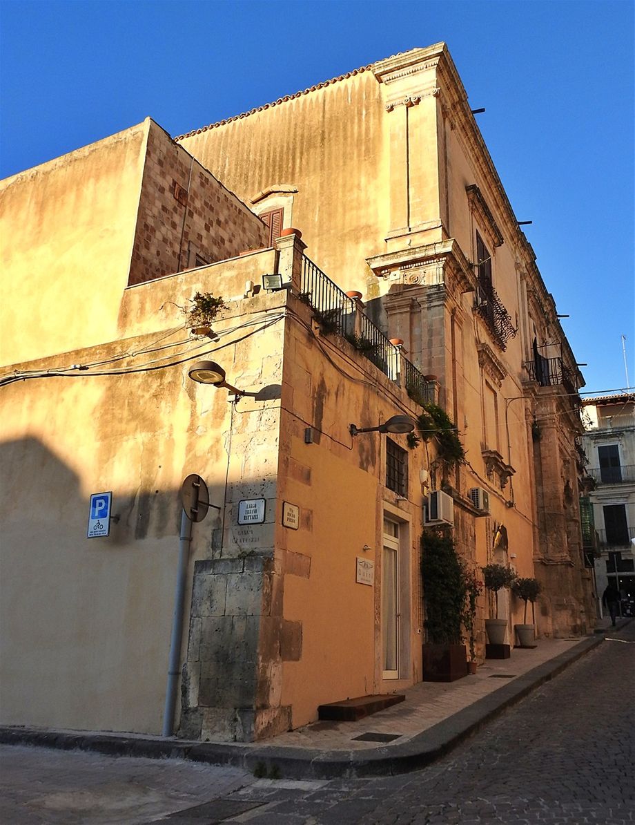 Corner of Via Rocco Piri and Largo Urbano Battazzi.