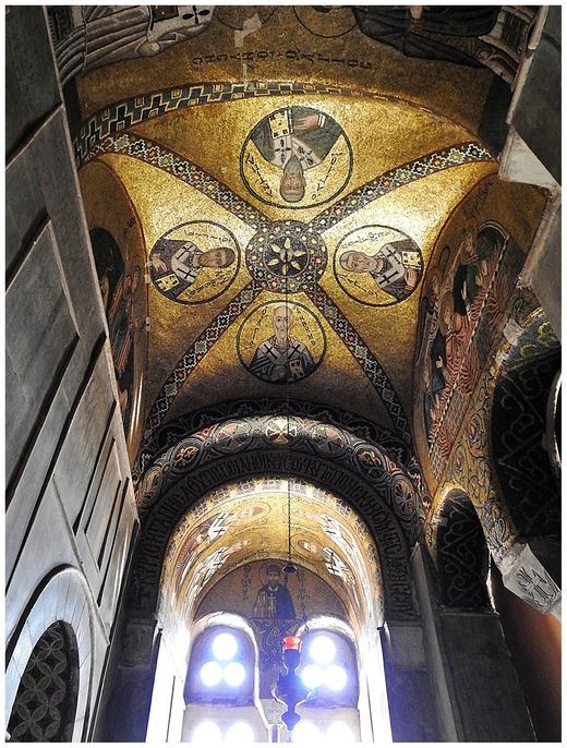 Mosaics in the katholikon.
