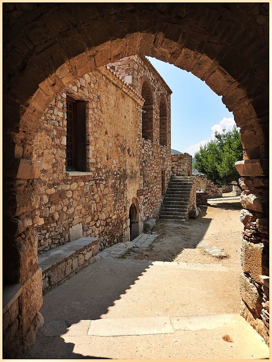 The bordonario (stable) seen through the NE monastery gate. The bordonario, fully restored today, houses a religious art gallery.