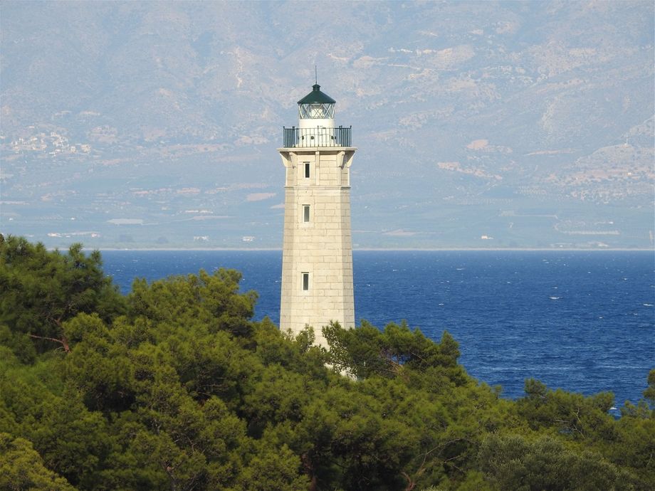 The octagonal 22m-high stone lighthouse on Cranae island.