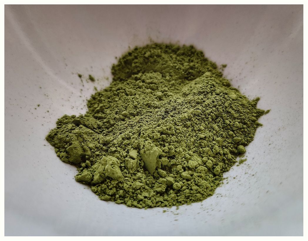 Roll the truffles in the matcha or cocoa powder so they do not stick together.