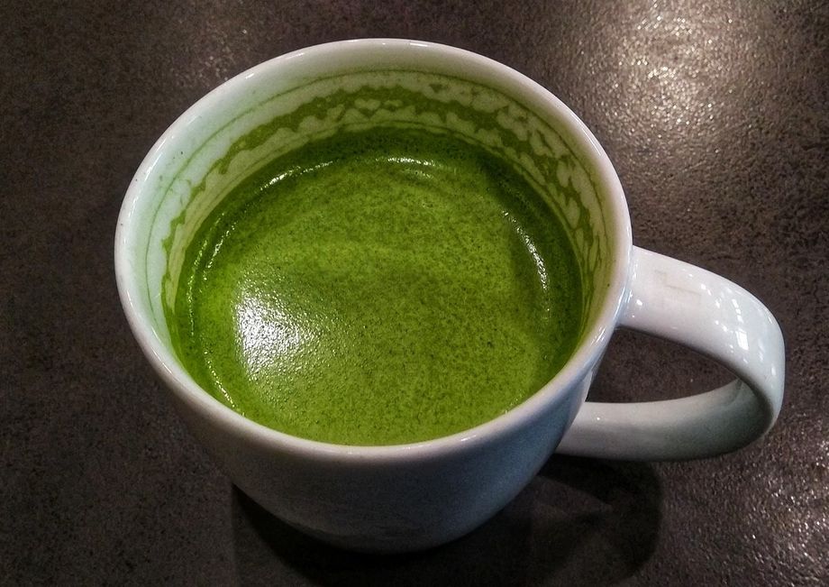 With the matcha leftovers make a hot matcha latte to enjoy together with the truffles.